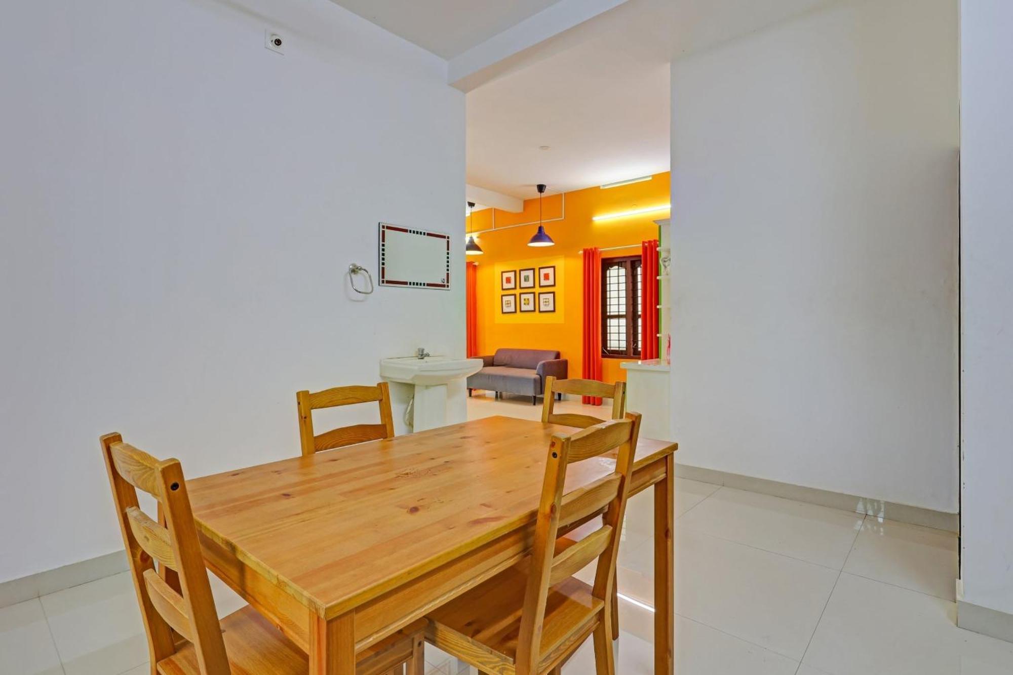 Super Capital O Pop Tavern Kazhakkottam Vettutura Dış mekan fotoğraf